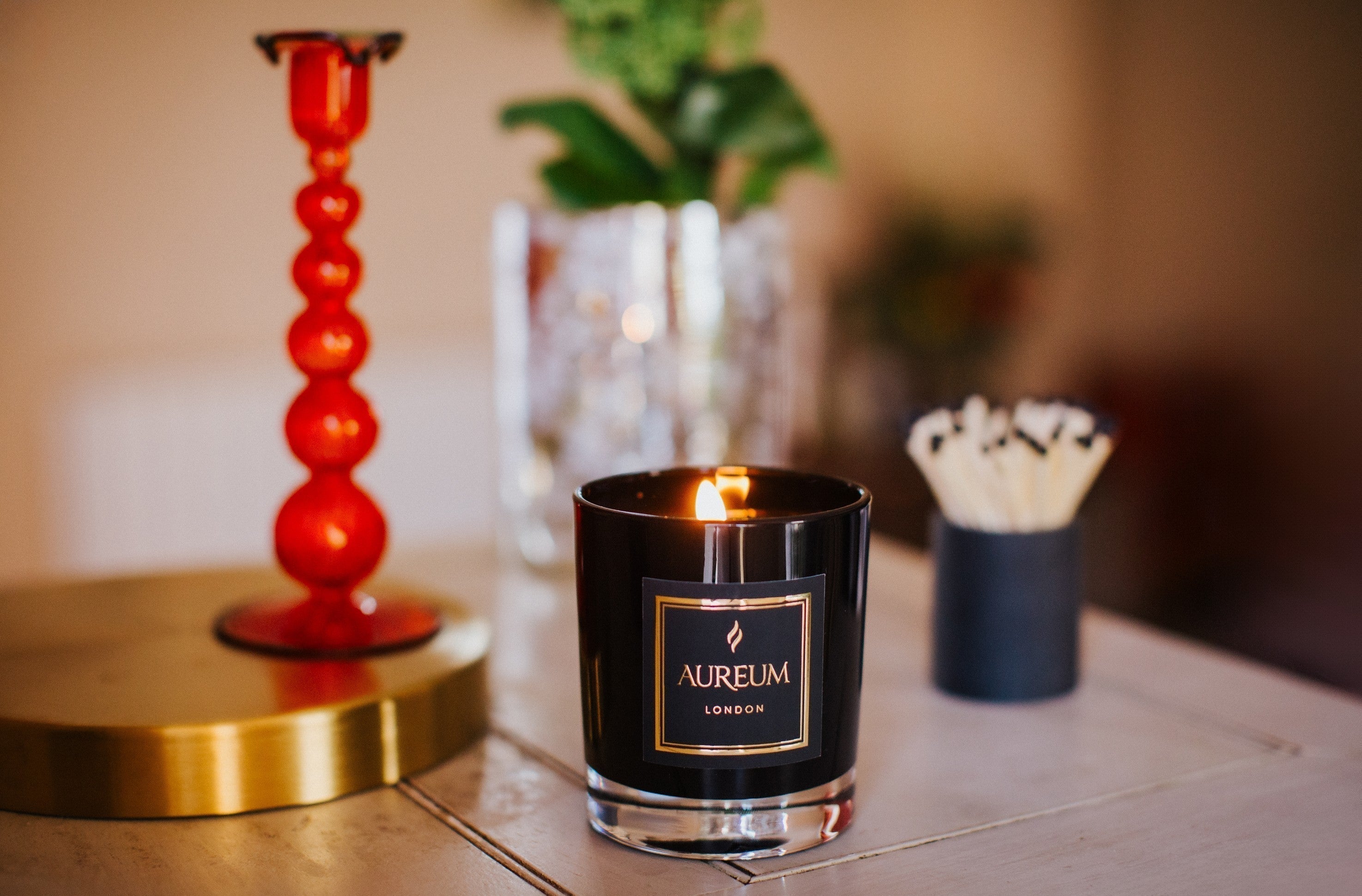 Aurum Ambra luxury candle with warm ambient styling